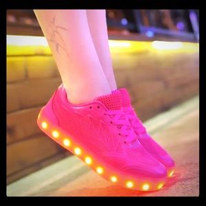Women’s color changing tennis leather shoes 6.5